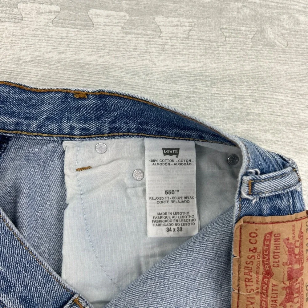 Vintage Levis 550 Jeans Size 34x30 Blue‎ Light Wash Denim Relaxed Fit